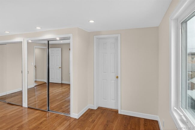 Building Photo - 256 Royal Ave