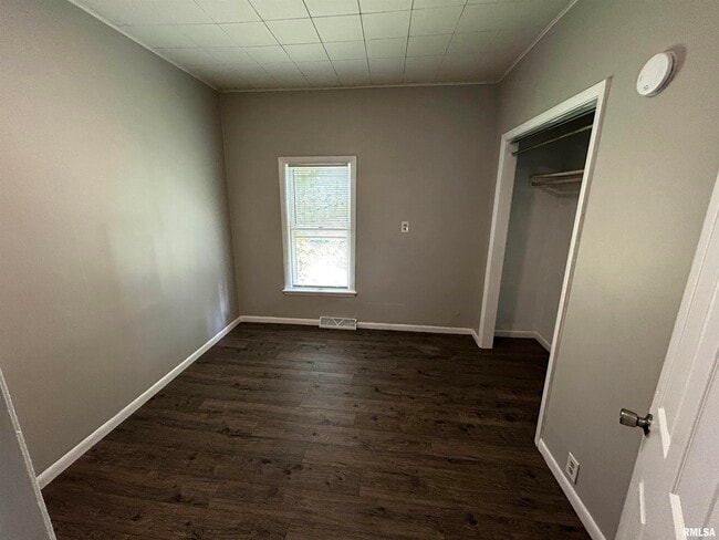 Building Photo - 1020 E Kansas St