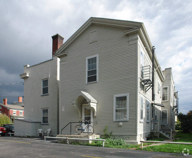 Building Photo - 141 S Fitzhugh St