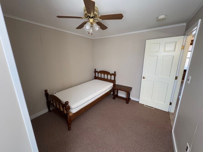 Building Photo - Spacious 4-Bedroom Single Family Rental in Amesbury - Available Now!