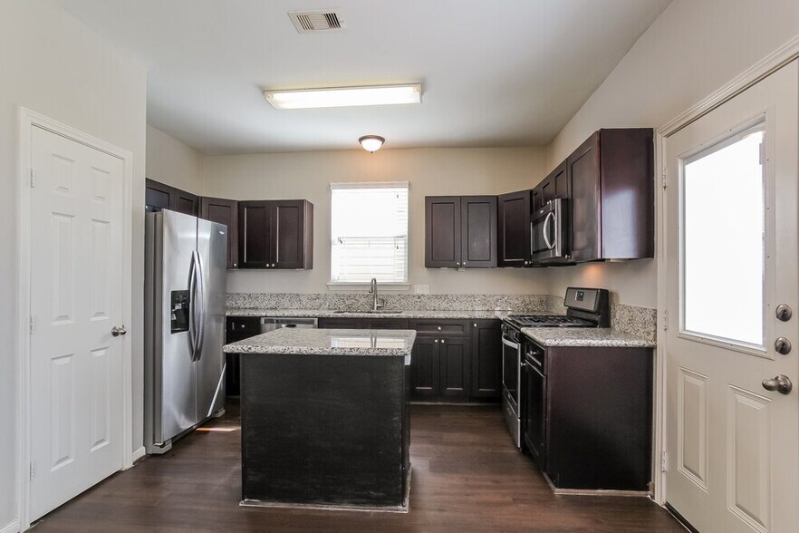 Building Photo - 21835 Octavia Way