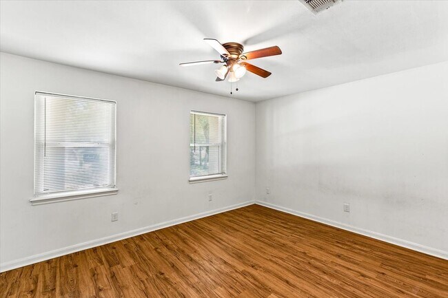 Building Photo - 751 Langwood Dr