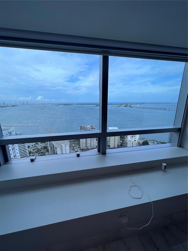 Building Photo - 1435 Brickell Ave
