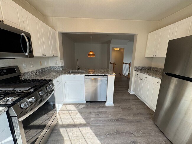 Building Photo - Spacious 3 Bed 3 Bath Condo With Balcony I...
