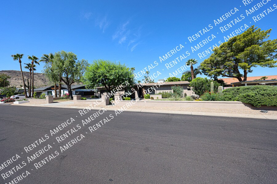Building Photo - 13242 N 11th Ave