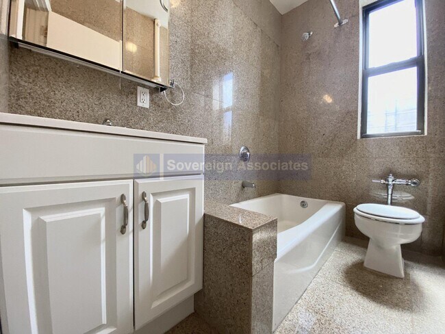 Building Photo - 282 Cabrini Blvd