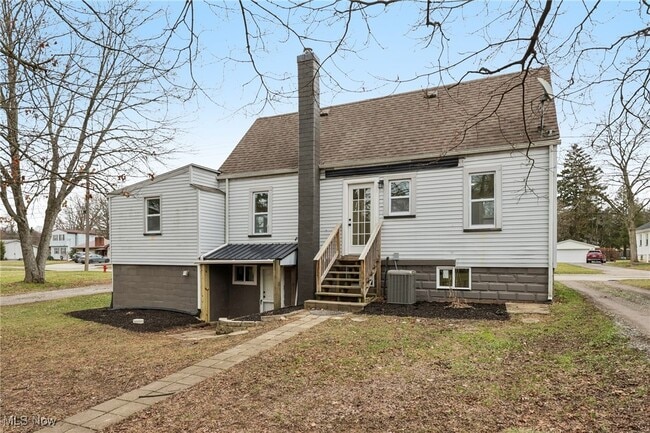 Building Photo - 133 N Pearl St