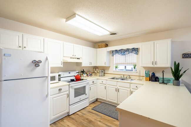 Building Photo - Furnished Seasonal Rental from December 7,...