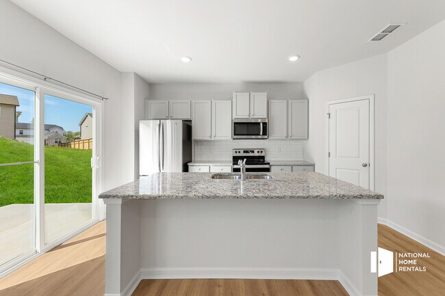 Building Photo - 63 Summit Pointe Ln