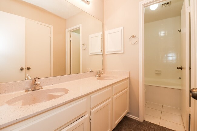 Building Photo - 12314 Meadow Ridge Dr