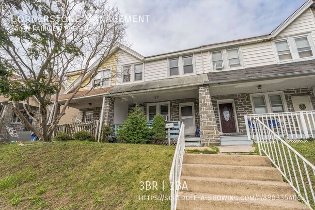 Building Photo - Super Clean Upstairs Newly Renovated 3BR 1...