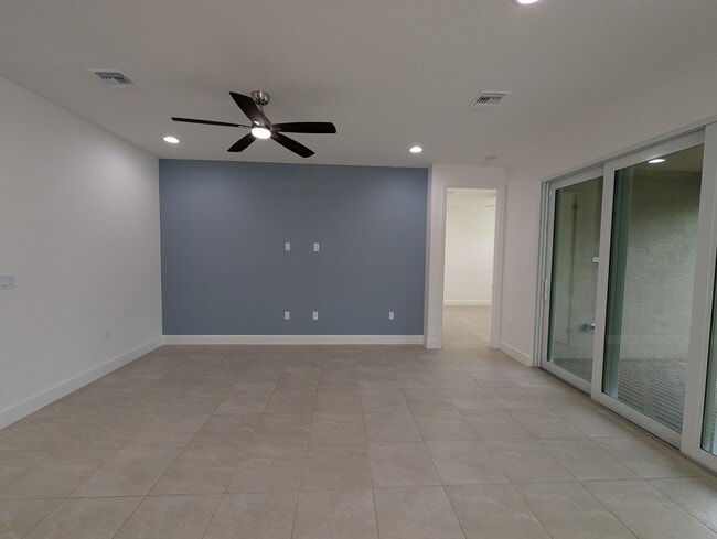 Building Photo - 13541 SW Oceanus Blvd