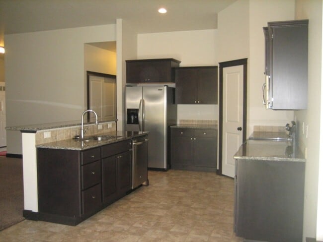 Building Photo - CDA Home w/ 22X45 RV Garage/Shop!