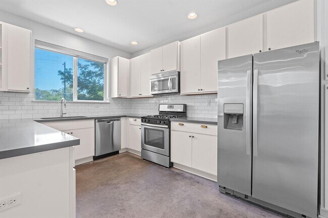 Building Photo - 301 W Stassney Ln