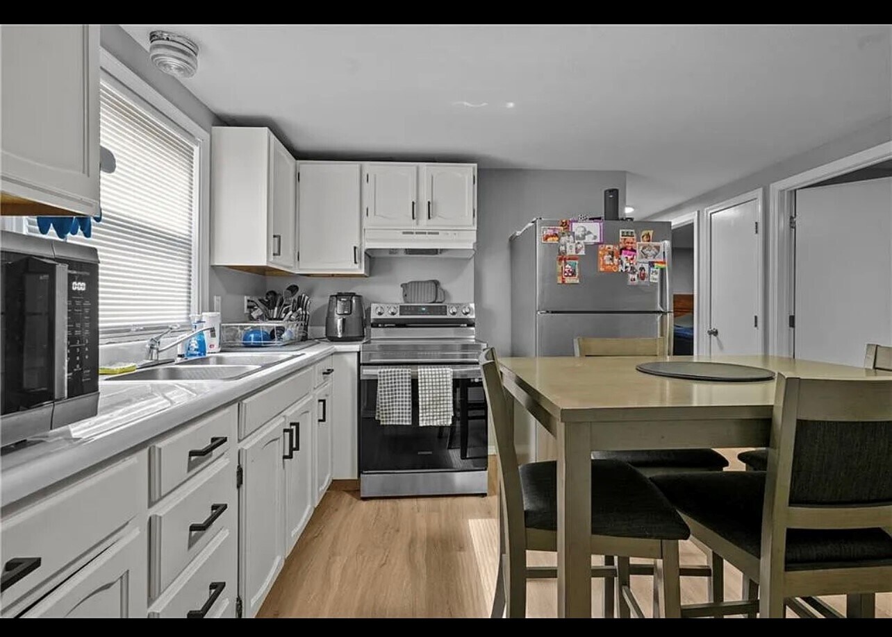 Kitchen (Back Entrance) - 41 Dawson St