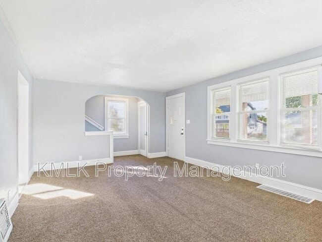 Building Photo - 903 Donald Ave