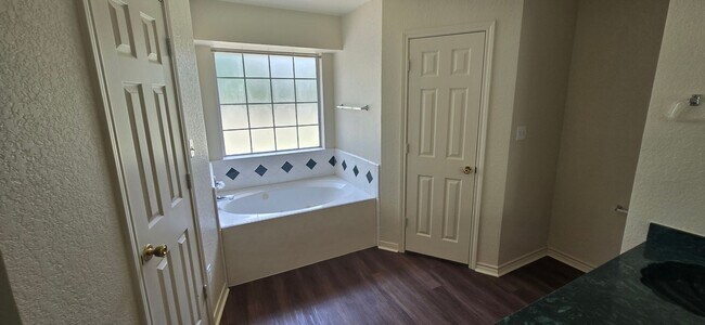Building Photo - 4505 Hitchrock Dr