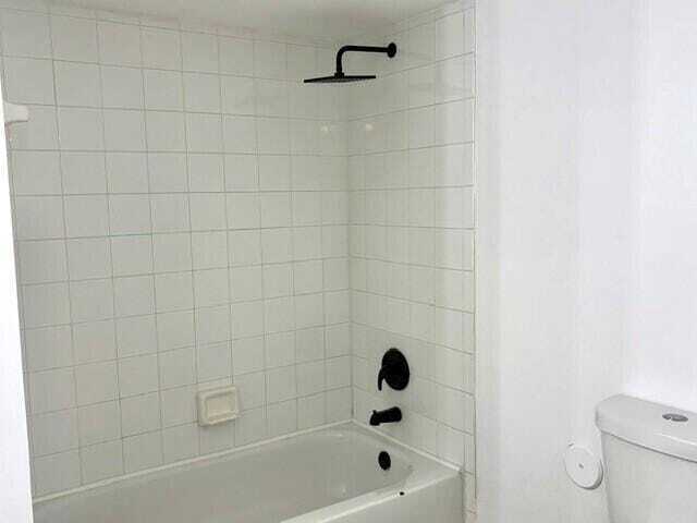 Building Photo - 100 Crestwood Ct N