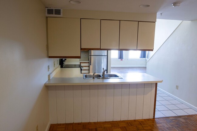 Building Photo - 204 N Walnut St