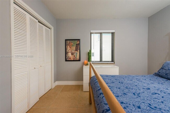 Building Photo - 2925 NW 11th Ave