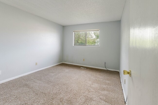 Building Photo - $1363 | 2BR/1BA Duplex | Cozy Home Near Be...