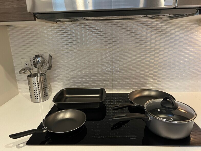 Pots and pans - 3606 Rock Creek Church Rd NW