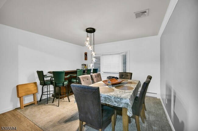 Building Photo - 15 Sweetwood Ct