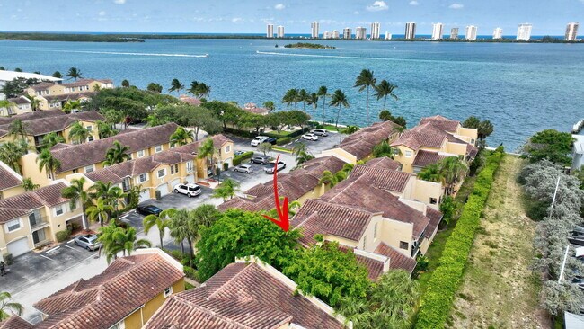 Building Photo - 1050 Lake Shore Dr
