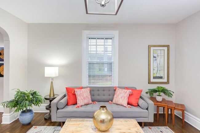 Building Photo - Available Now - Adorable and Spacious! 2 B...