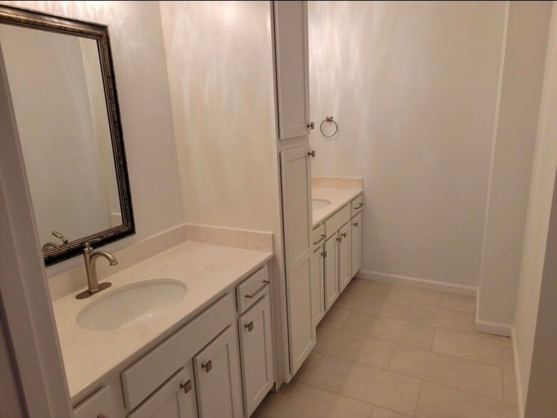 Building Photo - 7703 Mossy Lndg Ln