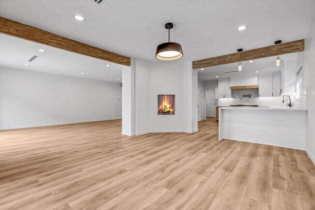 Building Photo - BEAUTIFULLY REMODELED, 5BD/4BA ENTERTAINER...