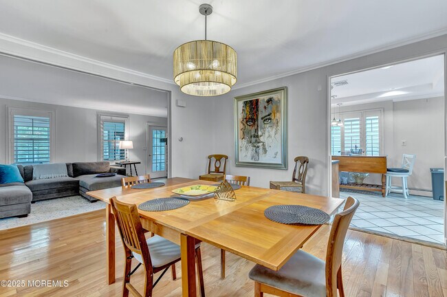 Building Photo - E370 E Main St