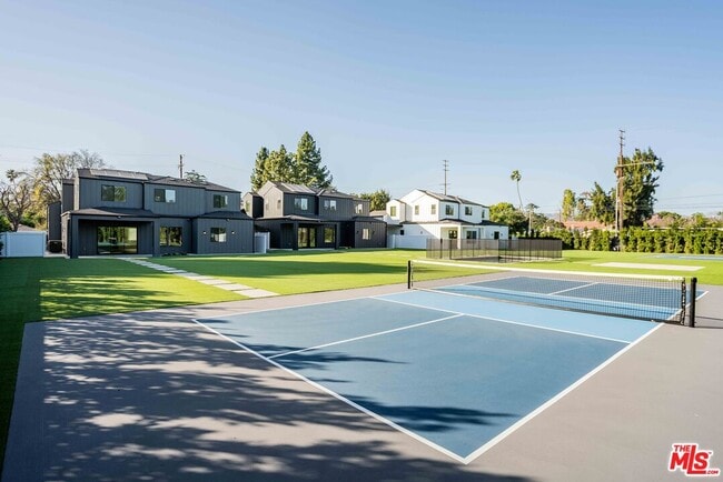 Building Photo - 8670 Encino Ave