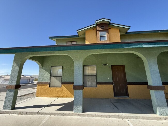 Building Photo - 2 bed 2.5 bath great location BHCRENT.COM to schedule a viewing