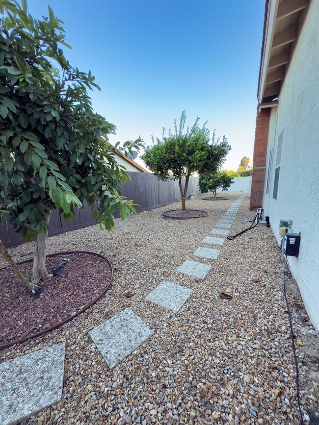 Building Photo - Beautiful 4 Bedroom, 3 Bath Home in Lemon ...