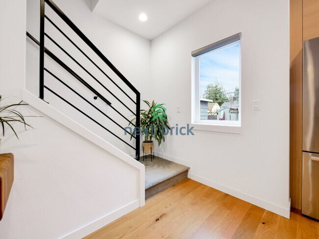 Building Photo - New Spacious 3 Bed 2.5 Bath Town home for Rent!