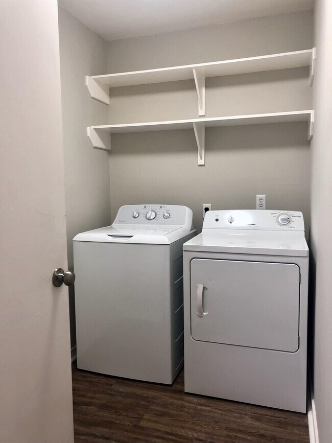 Building Photo - 2403 Carnation Ct