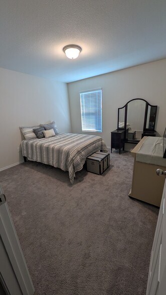 Building Photo - 1813 Acacia Dr