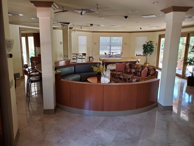 Building Photo - 300 Uno Lago Dr