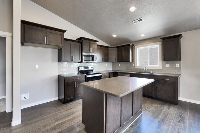 Building Photo - House in Selah!