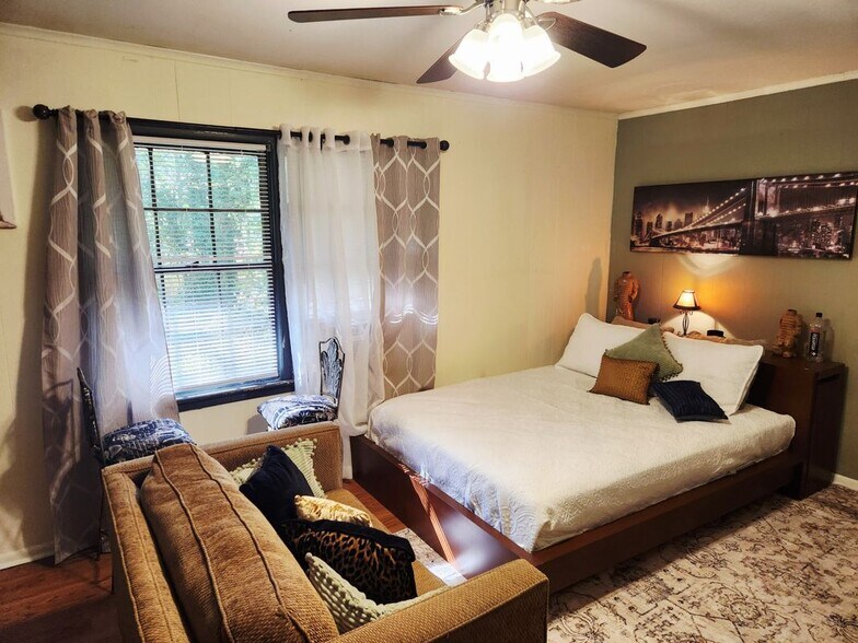 Building Photo - 4197 Fredericksburg Dr