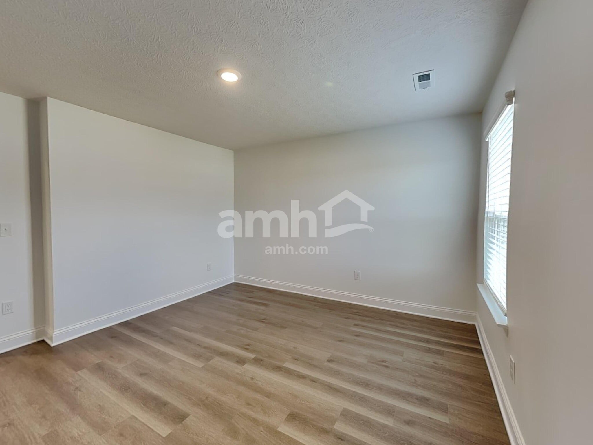 Building Photo - 300 Pne Hl Ct