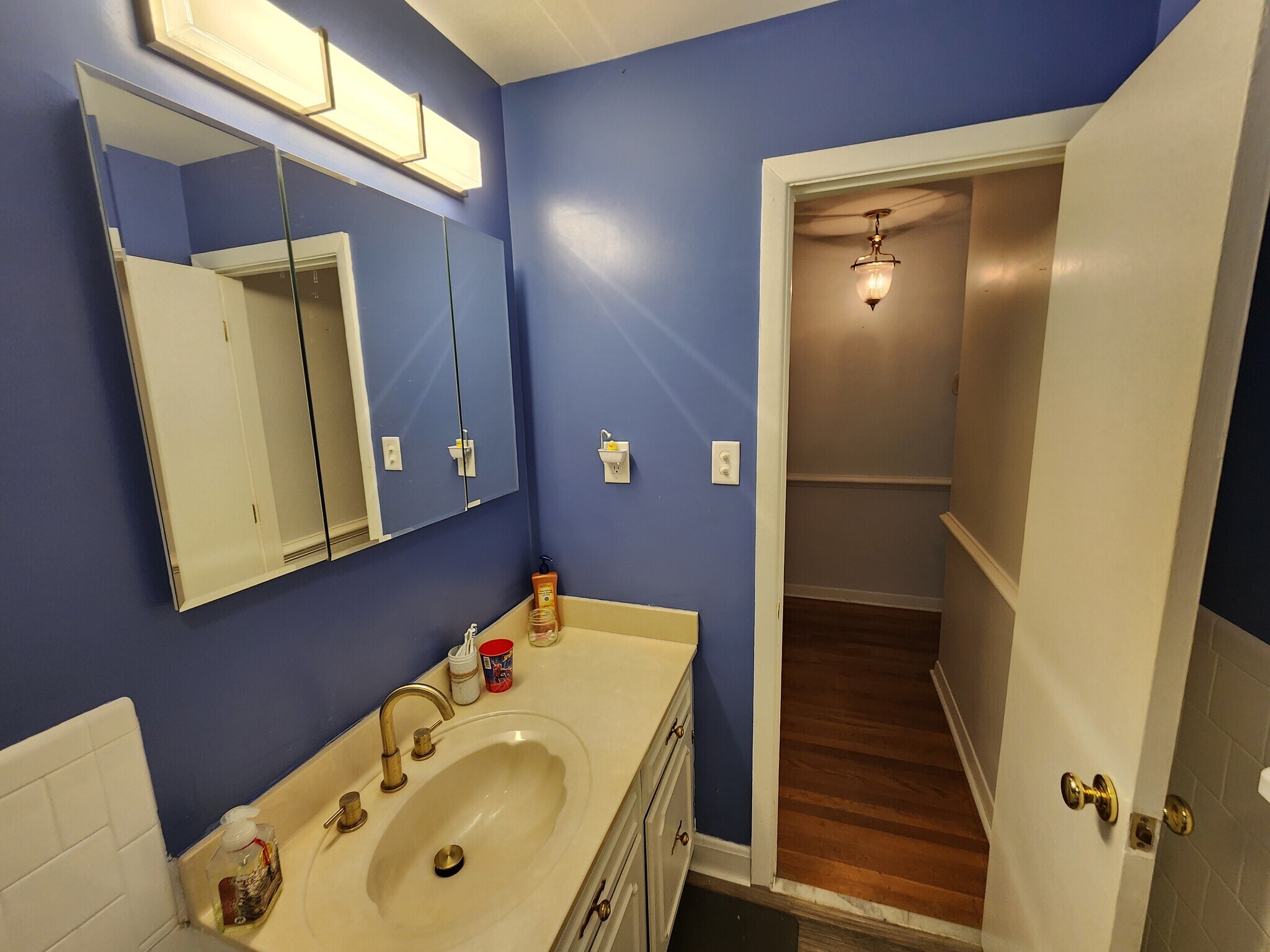 Building Photo - 8176 Surrey Ct