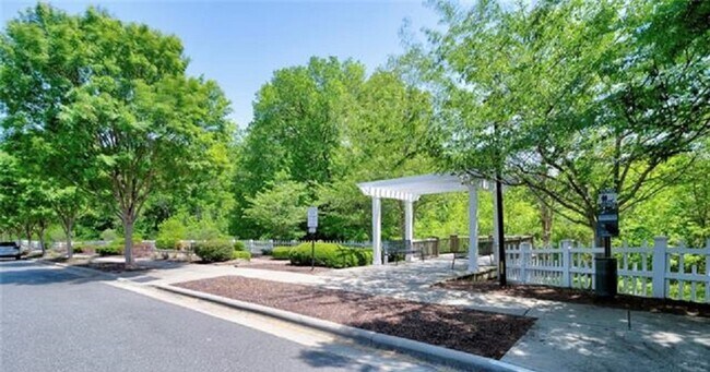 Building Photo - Stunning rental home in beautiful Ardrey Crest