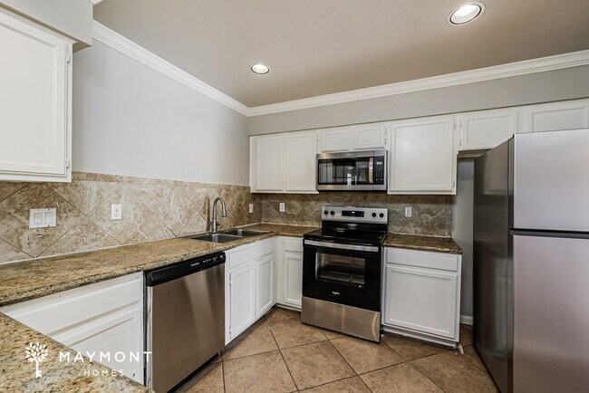 Building Photo - Spacious Two-Story Home in Houston