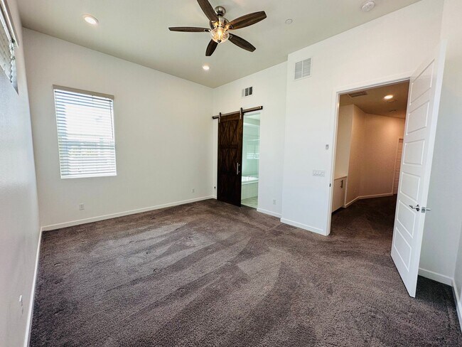 Building Photo - 1835 Vesta Dr