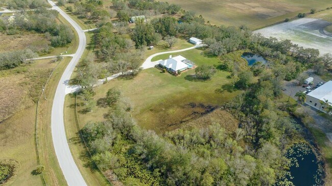 Building Photo - 1950 Bern Creek Loop