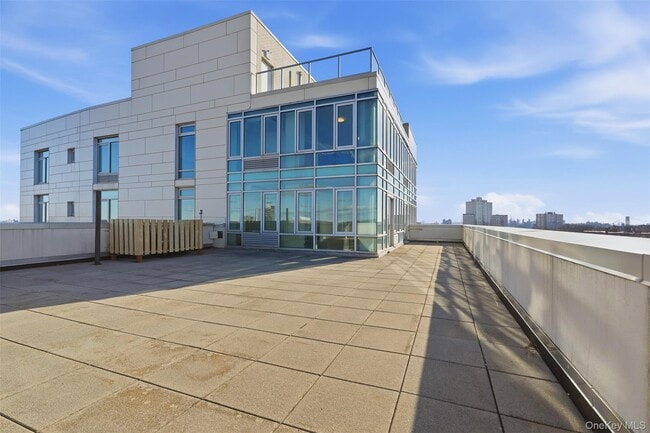 Building Photo - 3220 Arlington Ave