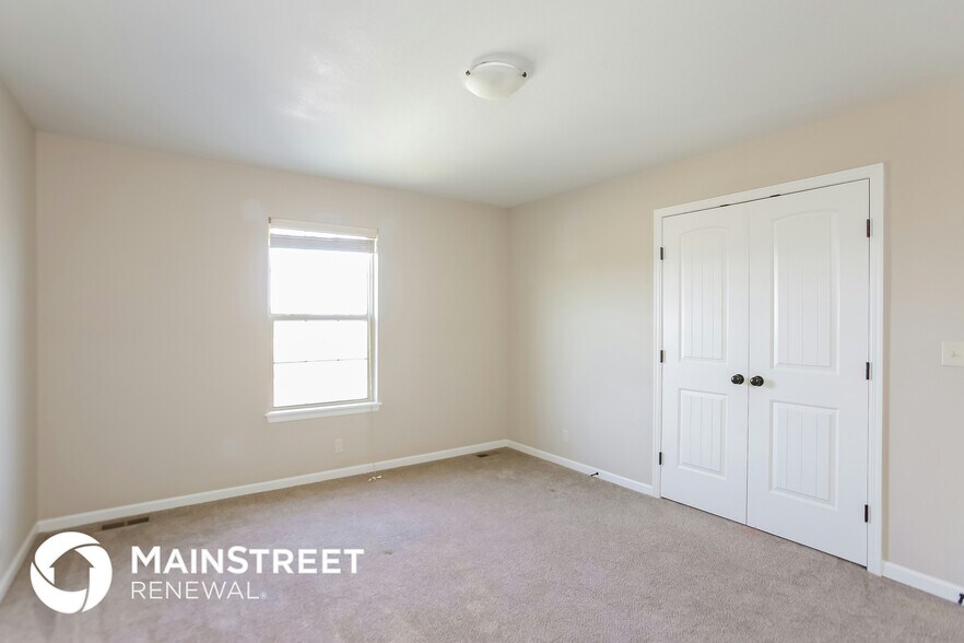 Building Photo - 1303 NW High View Dr