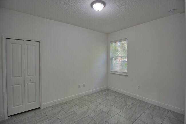 Building Photo - 5054 Marina Dr
